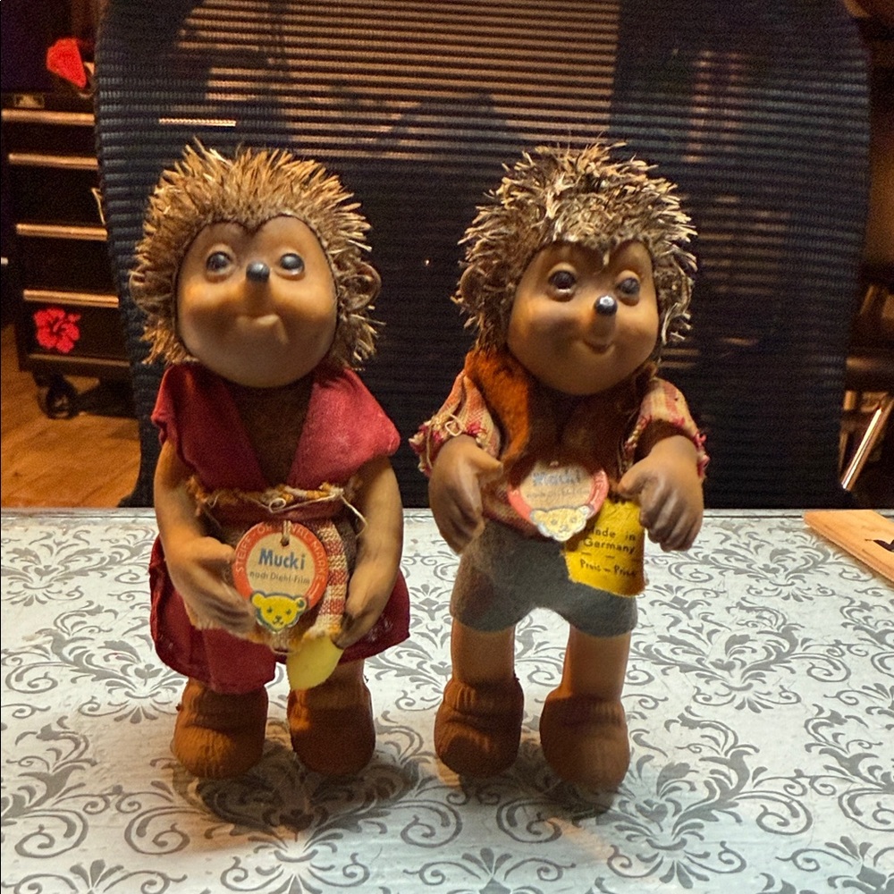 Charming Steiff 1950-1960’s Hedgehog Mucki and Macki with Red and Brown Outfits